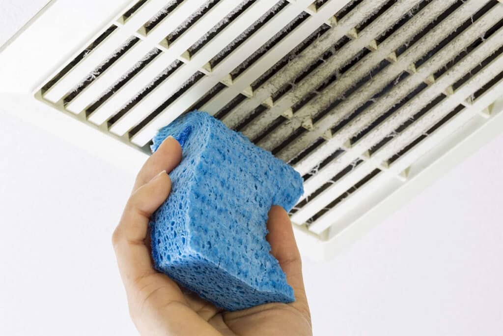 cleaning air vent with sponge